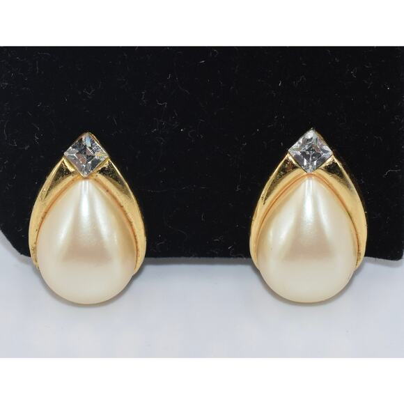 Richelieu Gold Faux Pearl Rhinestone Clip On Earrings Signed - Picture 2 of 4